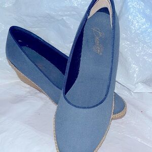Beacon Espadrilles in beautiful blue, sz 10.